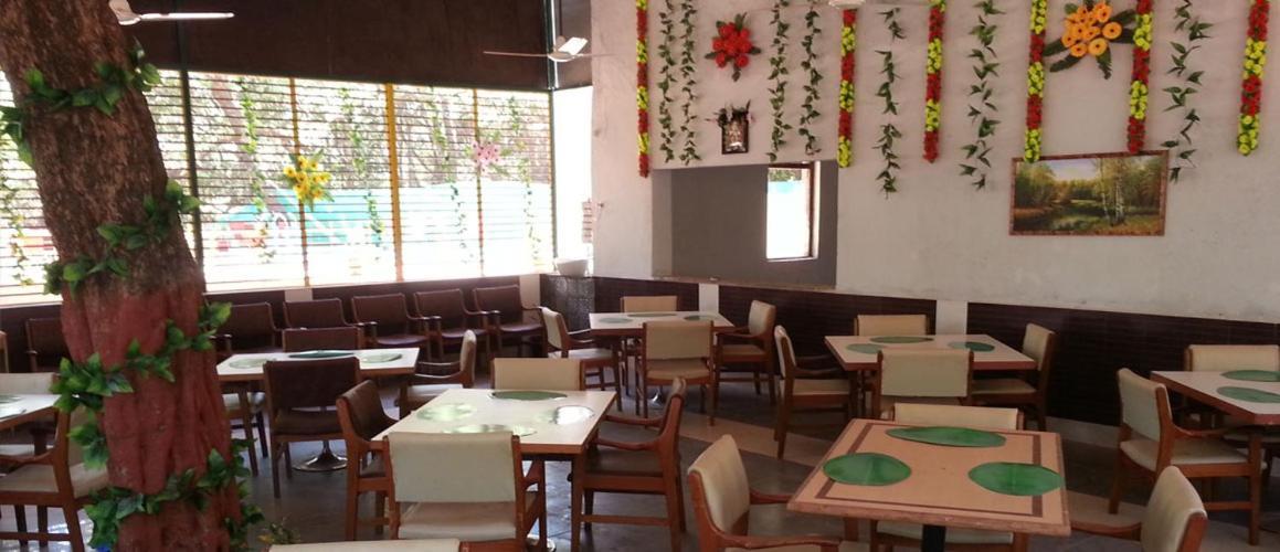 R Wood Resort Matheran Esterno foto